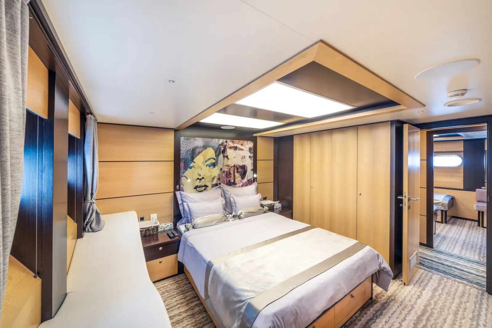Navilux sailing in Сплит