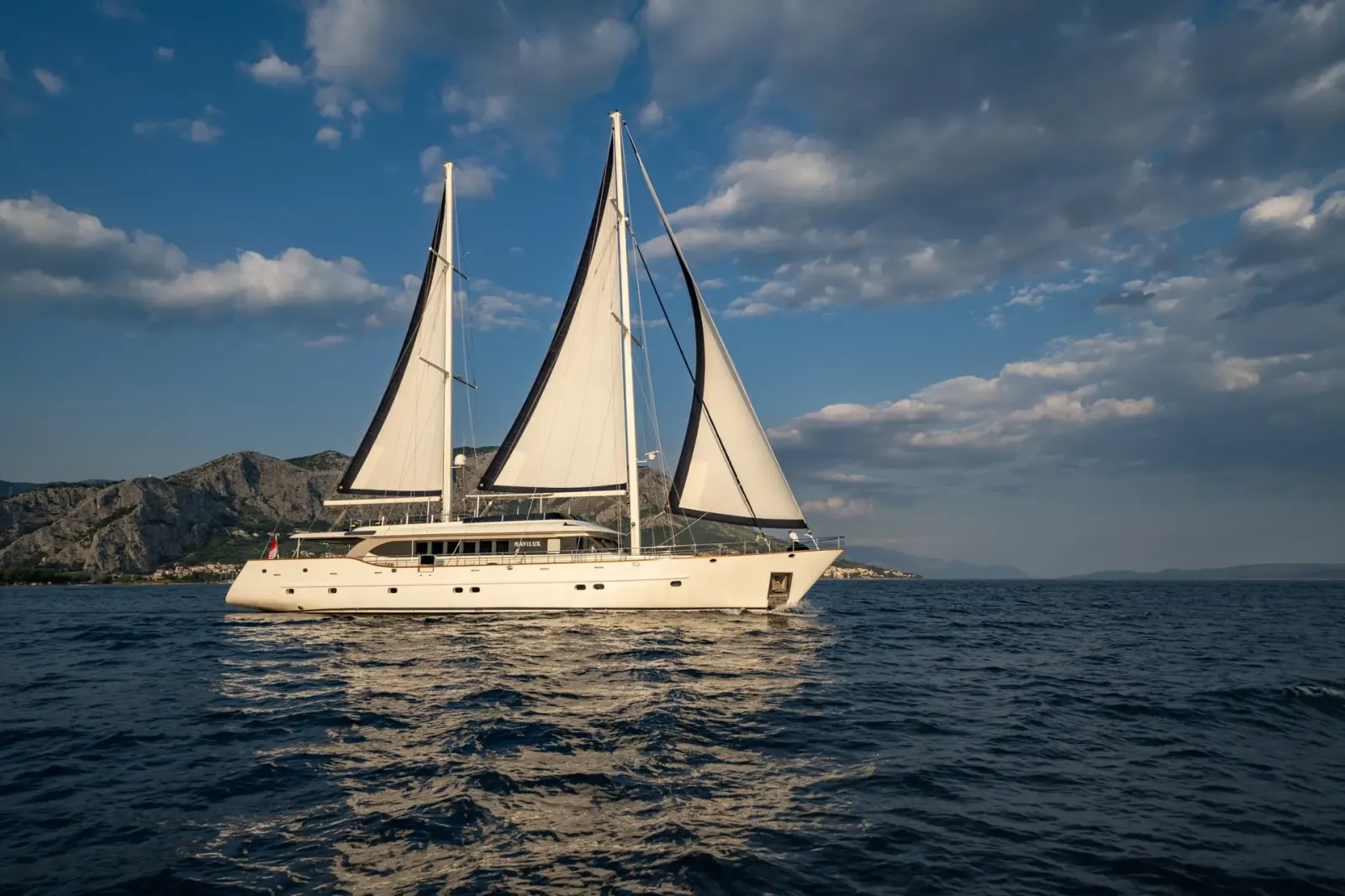 Navilux sailing in Сплит