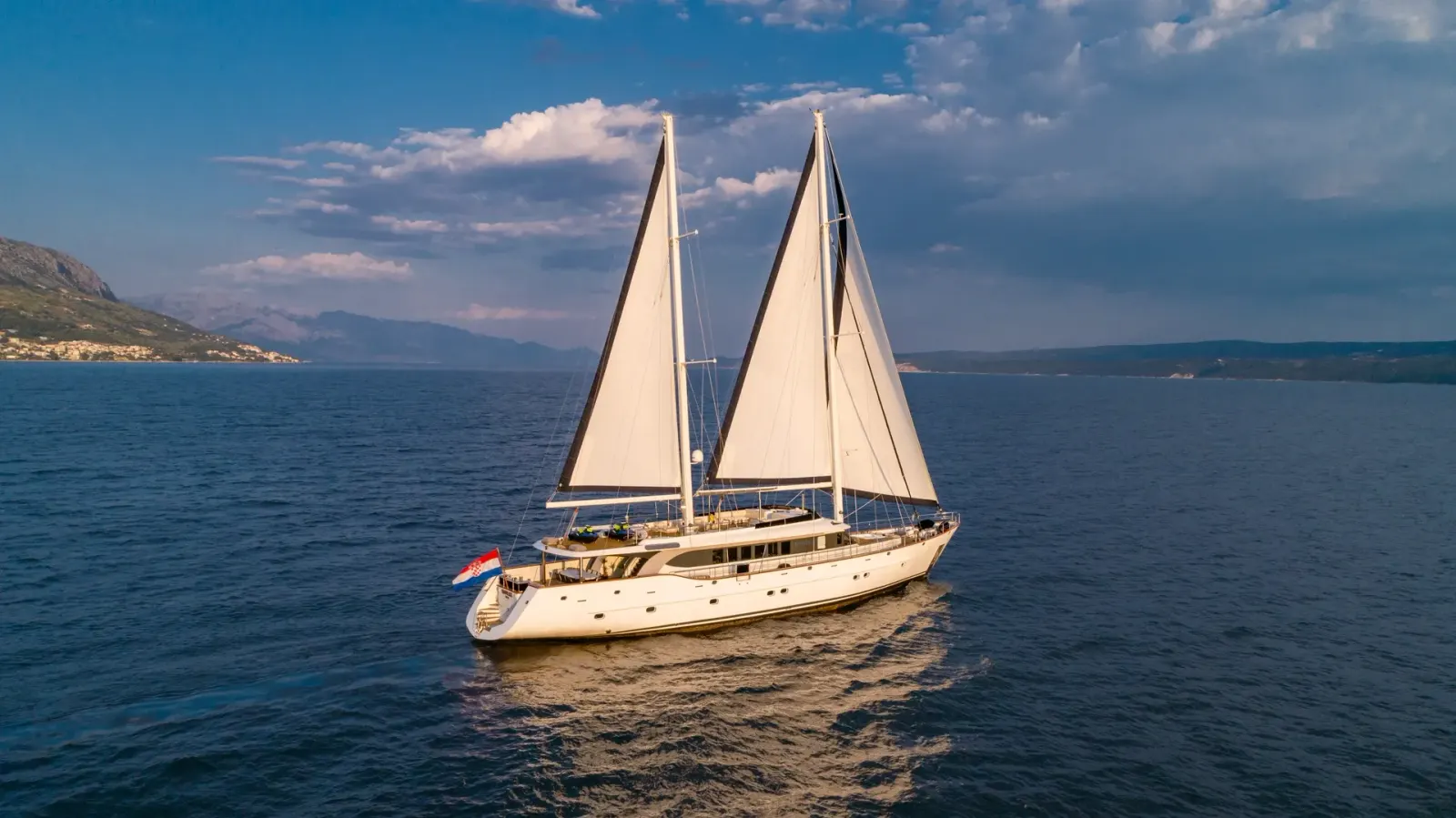 Navilux sailing in Сплит