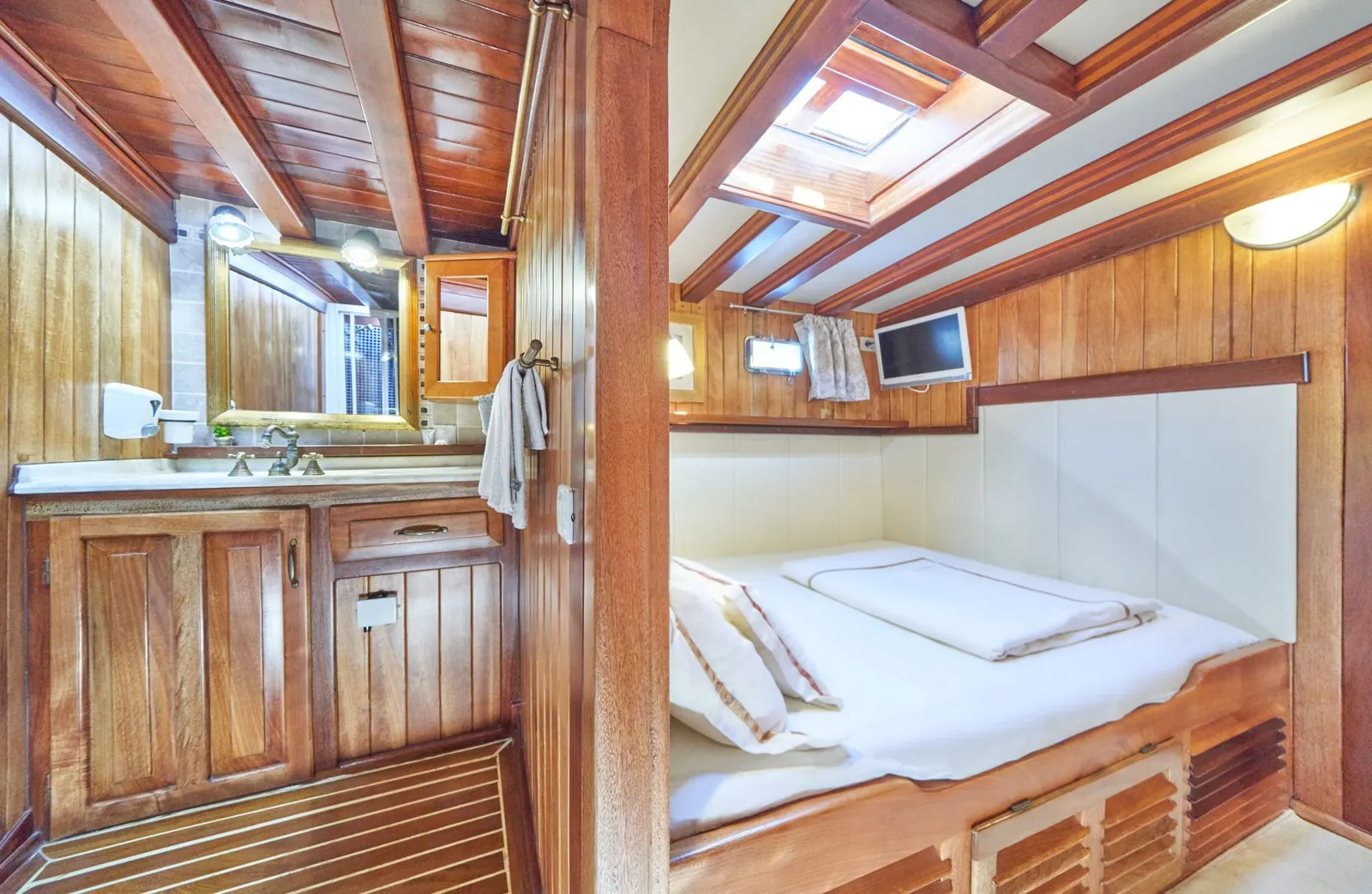 Libra sailing in Split