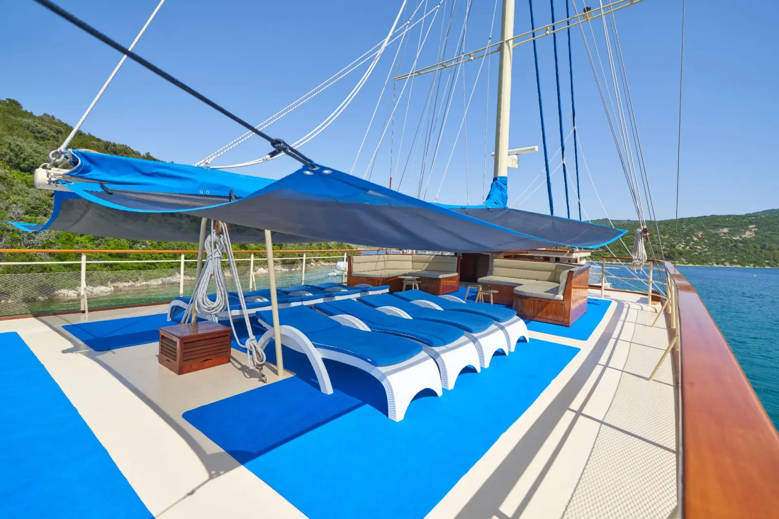 Tajna Mora sailing in Split