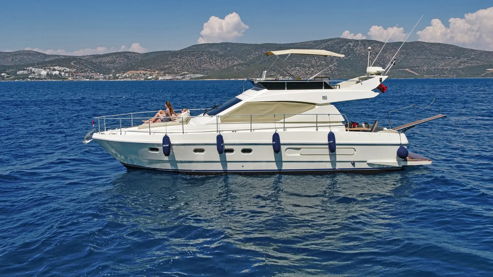 Freeday Motoryacht interior cabin view