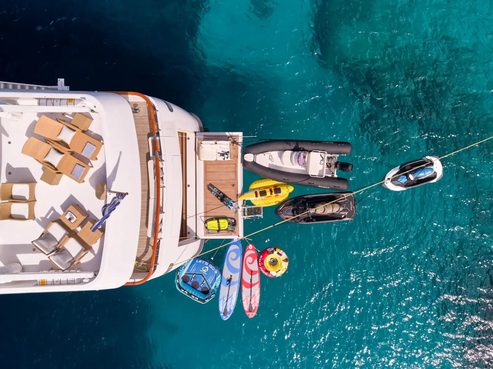 Mobius sailing in Athen