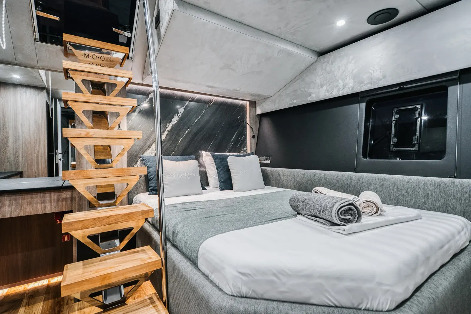 Seabarit LX sailing in Atina