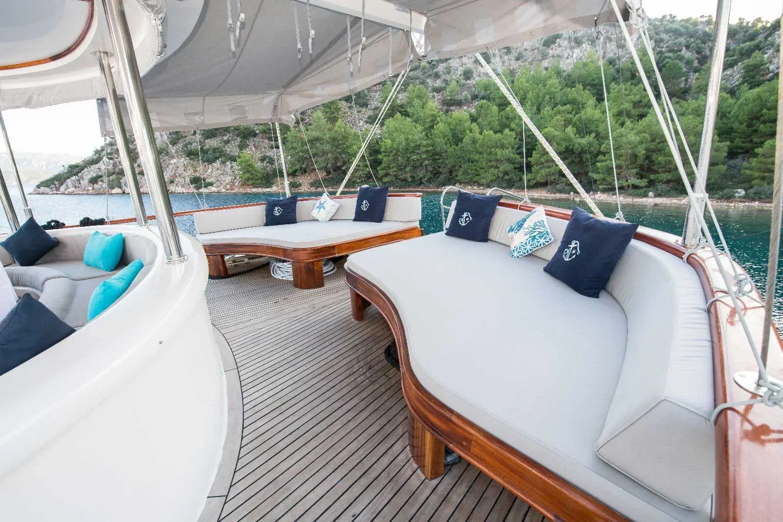 Vista Mare sailing in Bozburun
