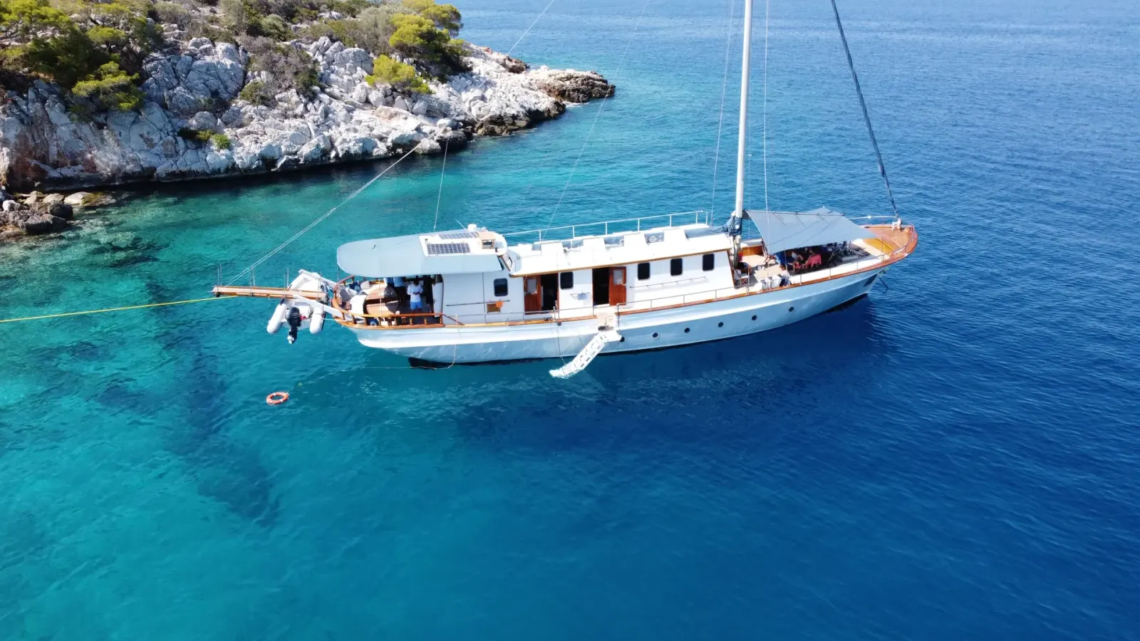 Cosmos Motorsailer interior cabin view