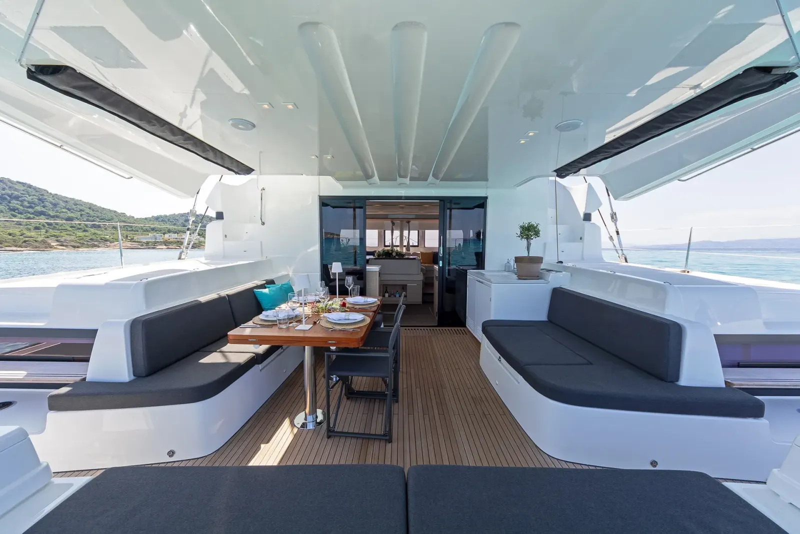 Effie Star sailing in Athen