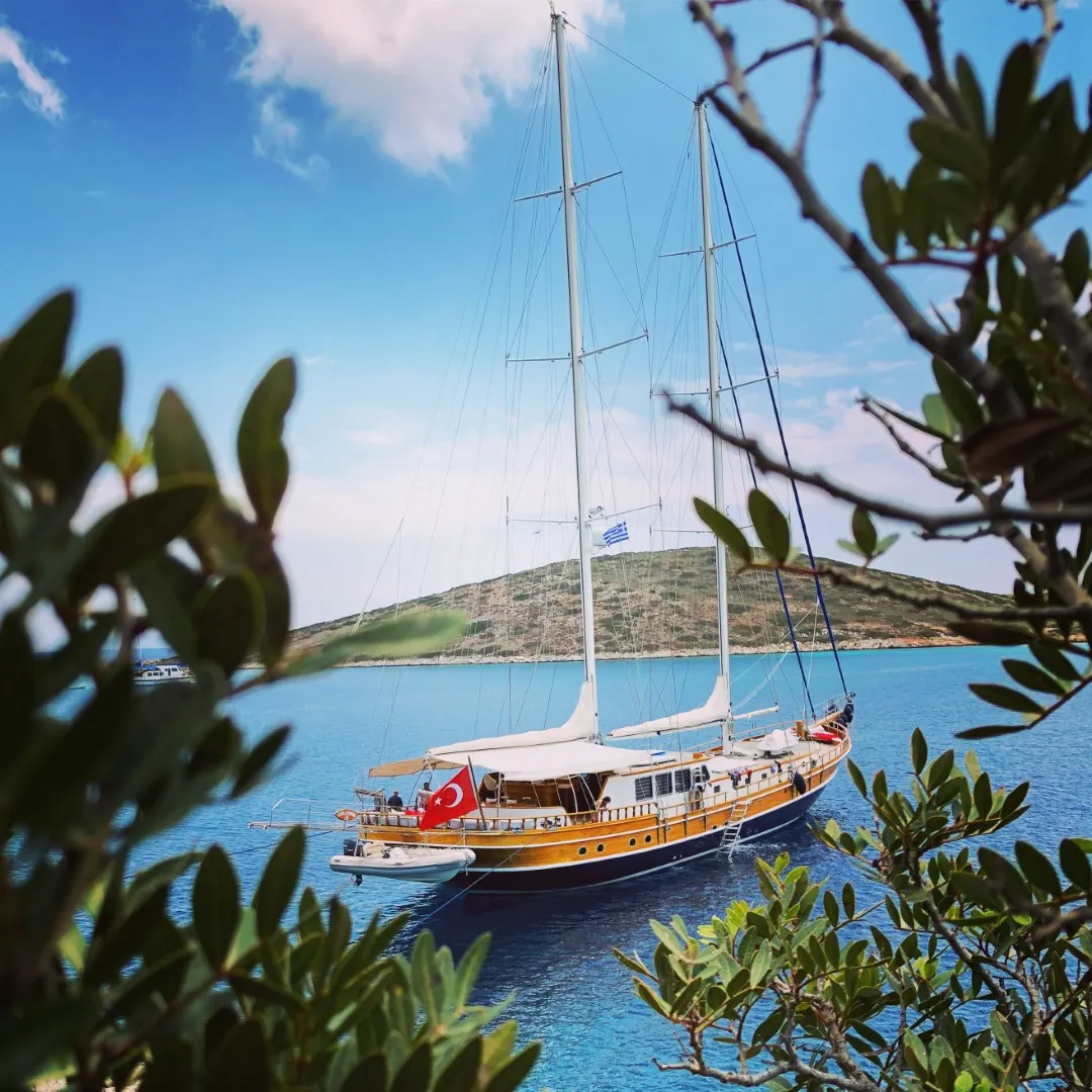 Kaya Guneri IV sailing in Bodrum