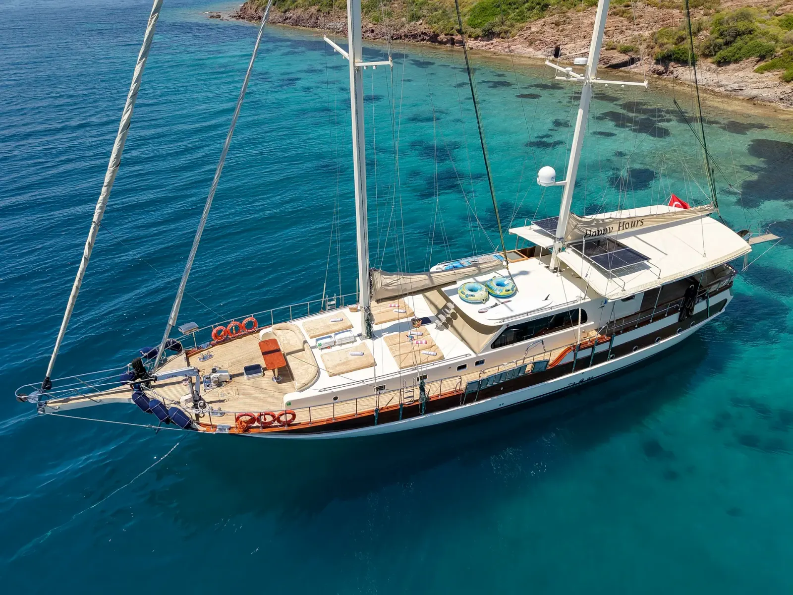 Happy Hours Gulet interior cabin view