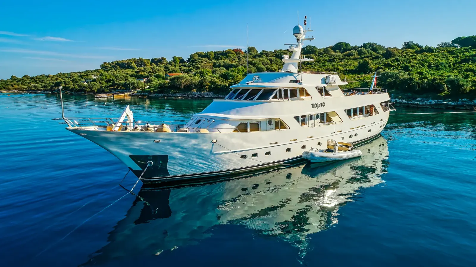 To Je To Motor Yacht interior cabin view