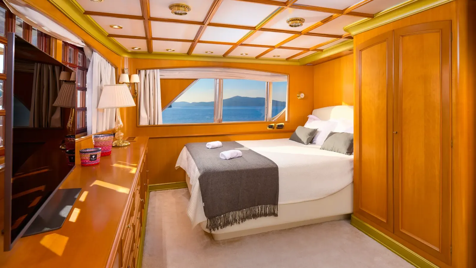 To Je To sailing in Trogir