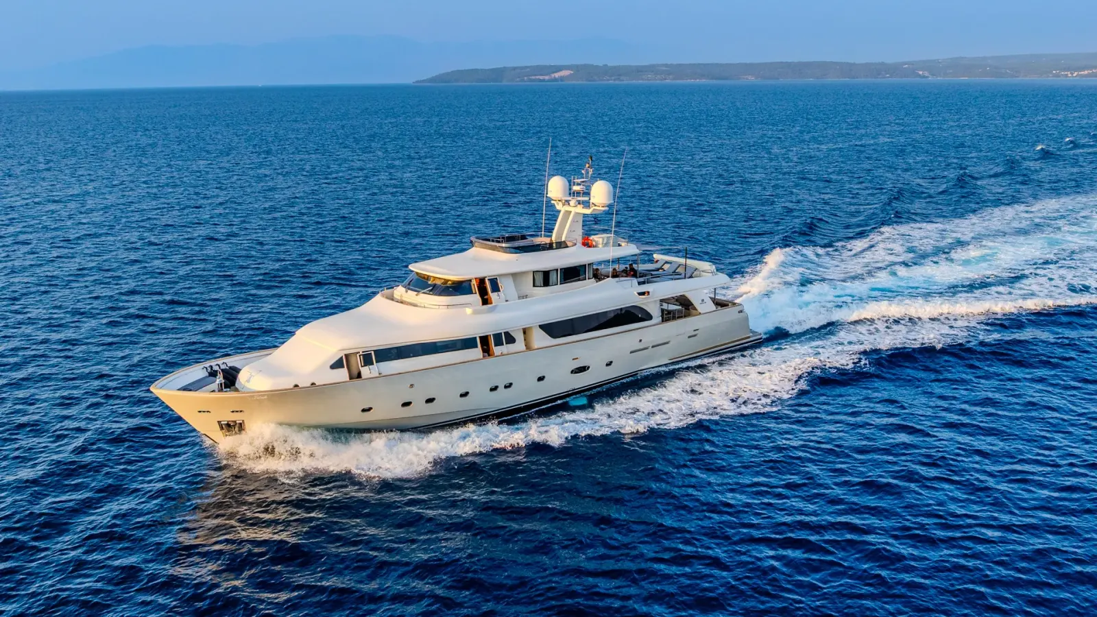 Klobuk Motoryacht interior cabin view