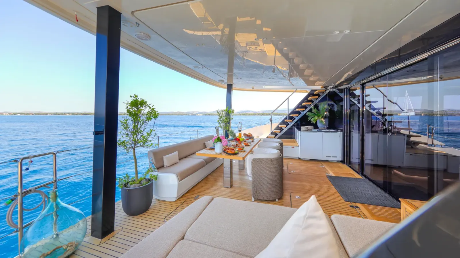 Honeybird sailing in Trogir