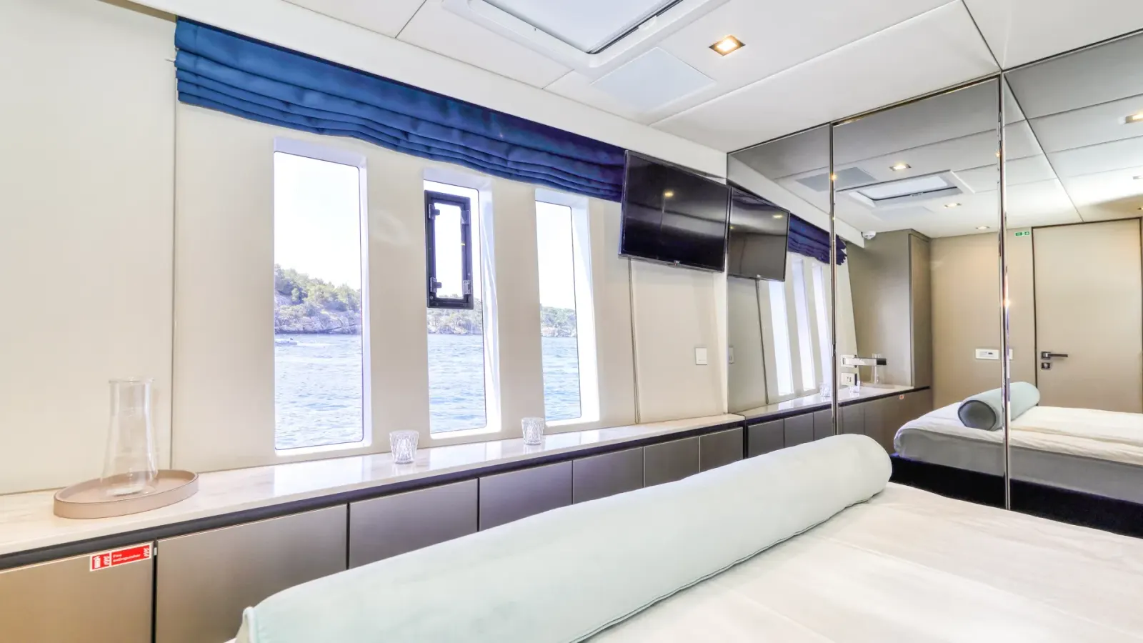 Honeybird sailing in Trogir
