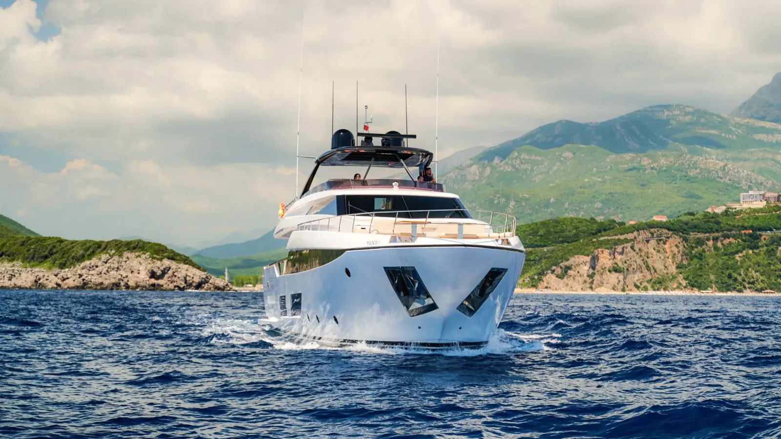 Mandra II sailing in Herceg Novi