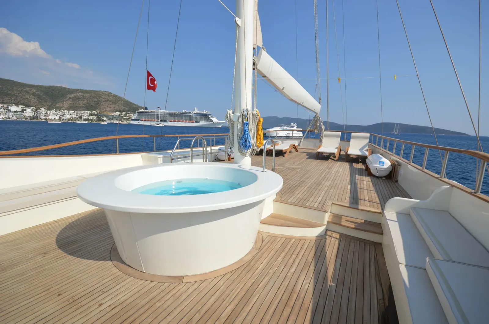 Gul Sultan sailing in Bodrum