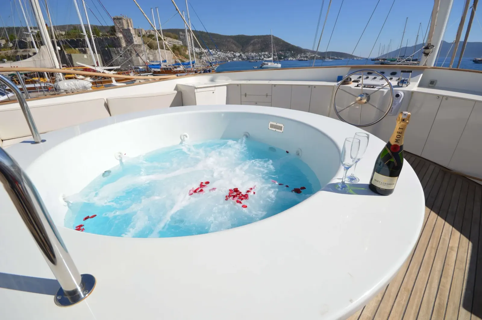 Gul Sultan sailing in Bodrum