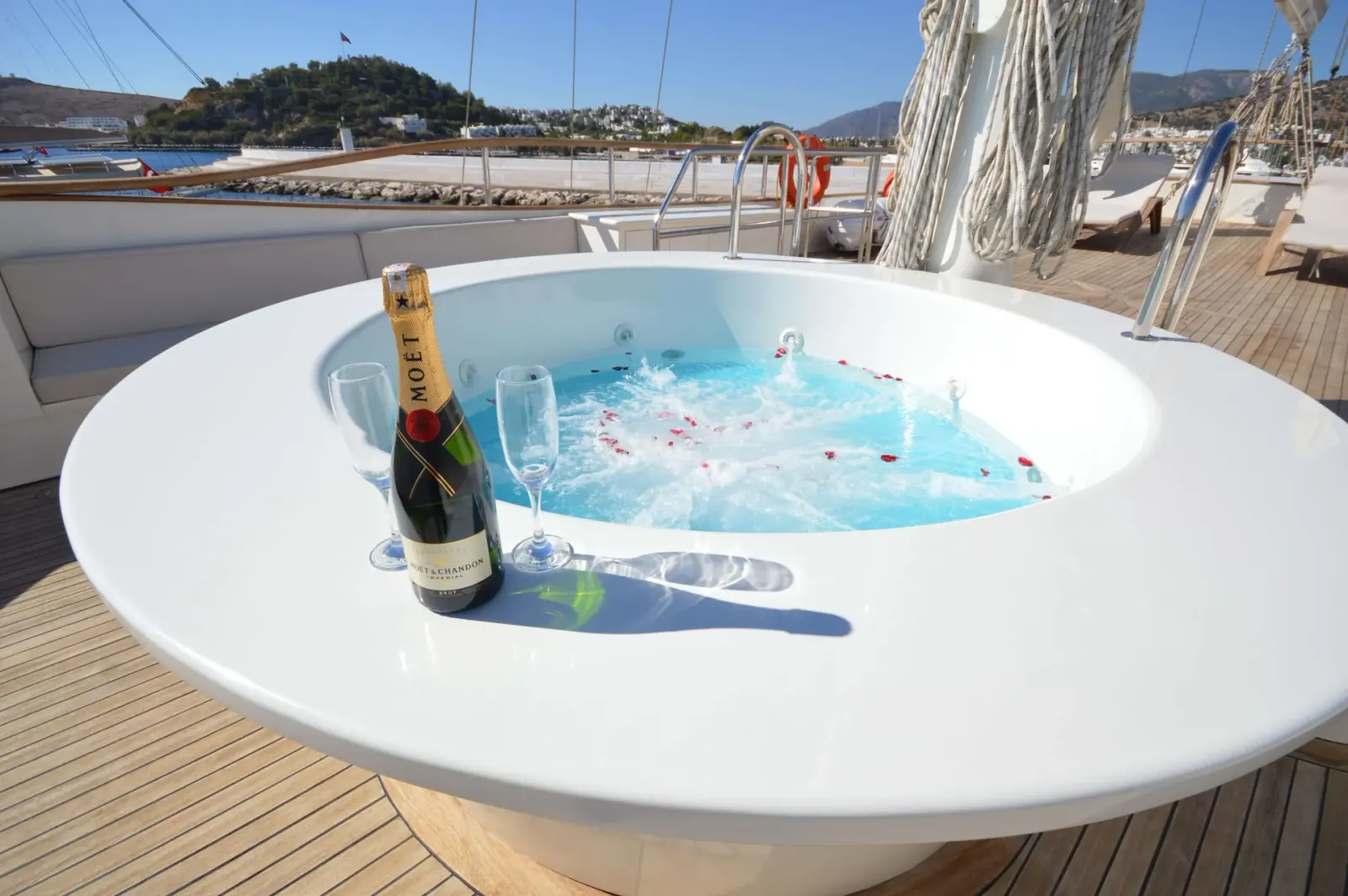 Gul Sultan sailing in Bodrum