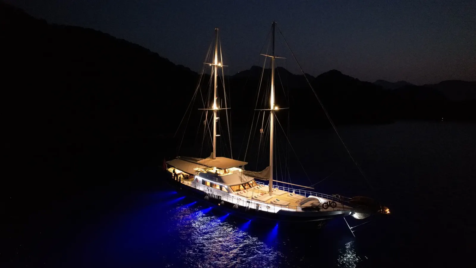 Perla del Mar sailing in Marmaris