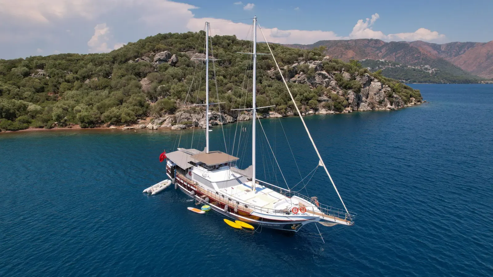 Perla del Mar Gulet interior cabin view
