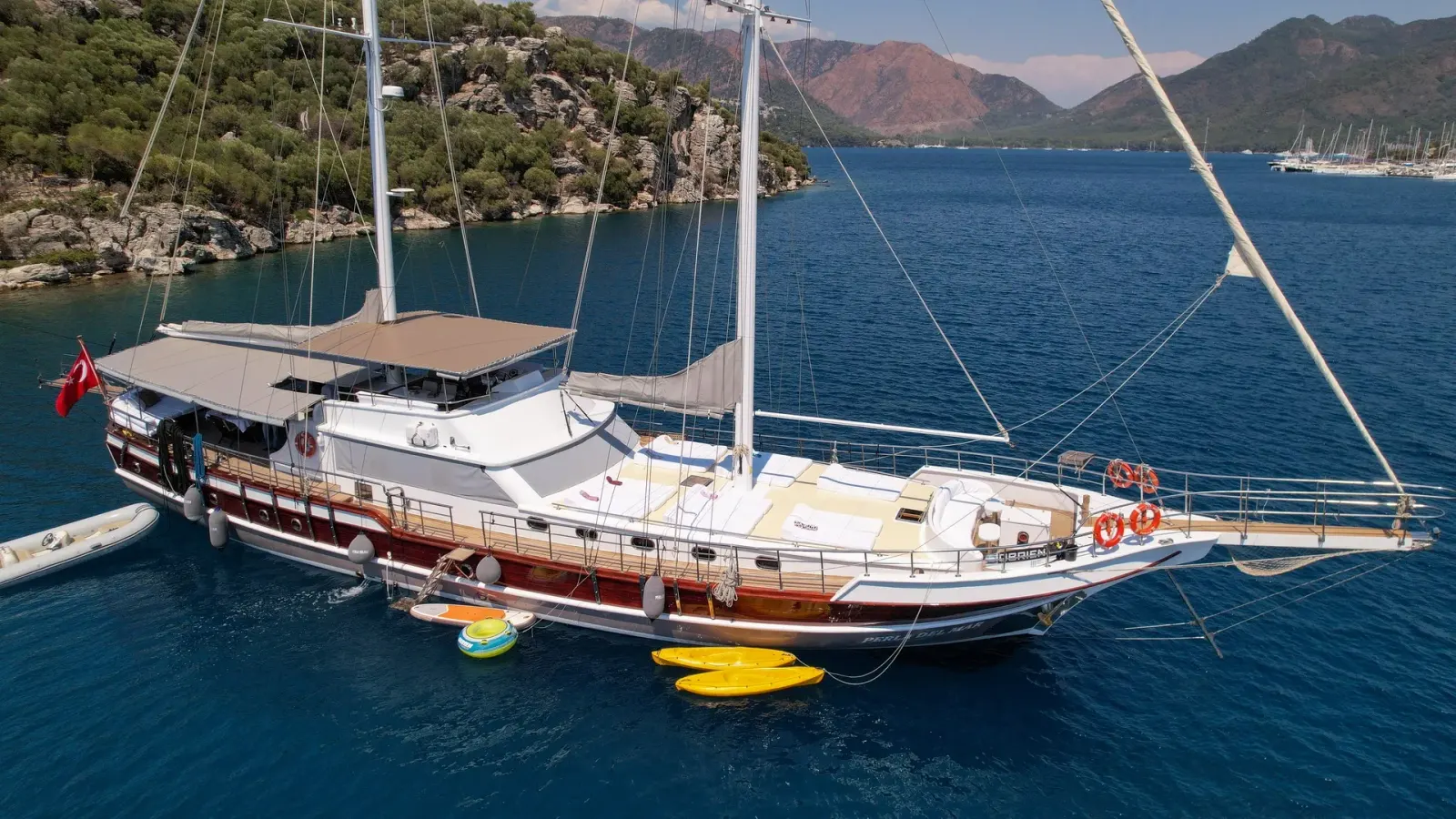 Perla del Mar sailing in Marmaris