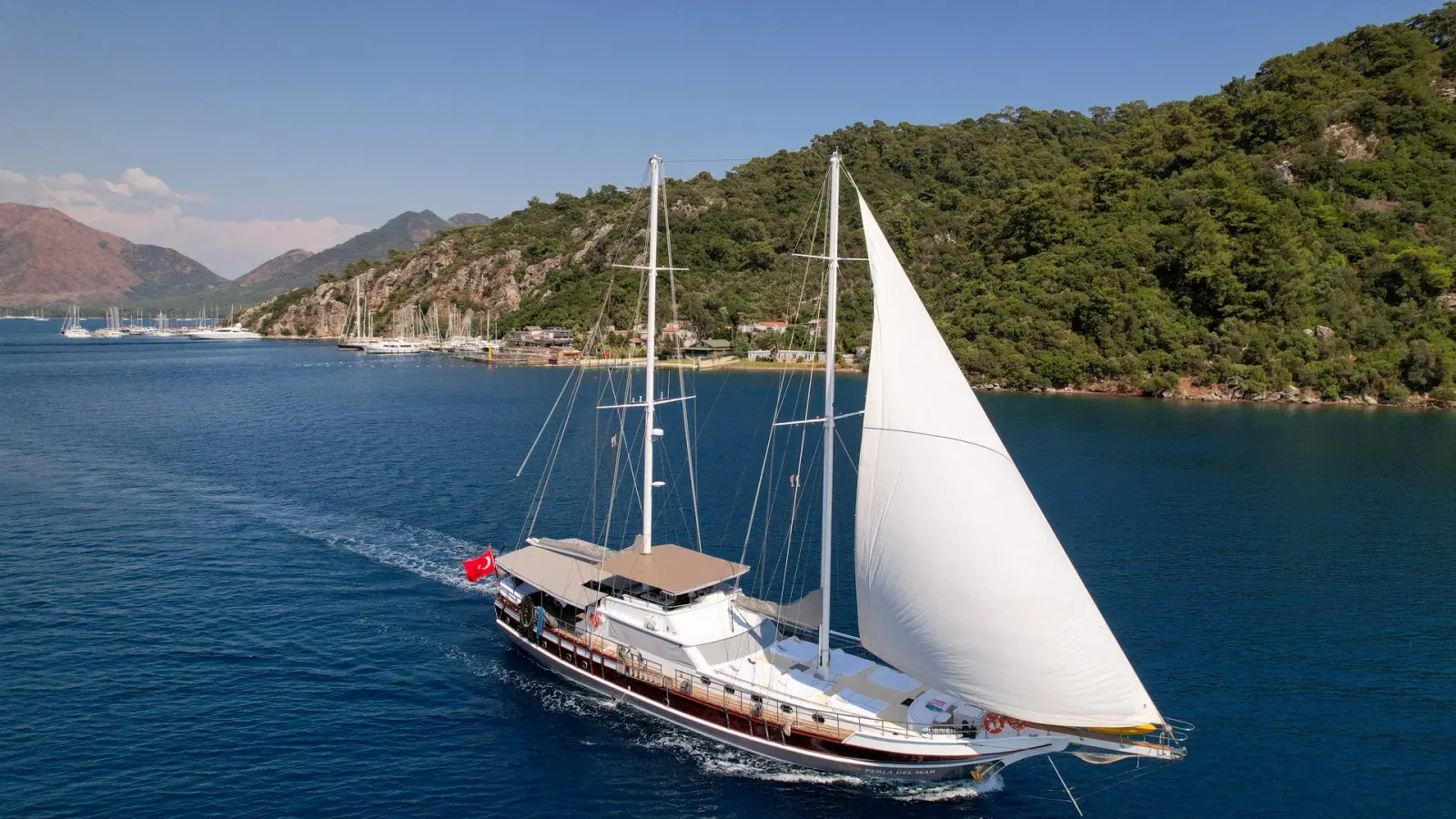 Perla del Mar sailing in Marmaris
