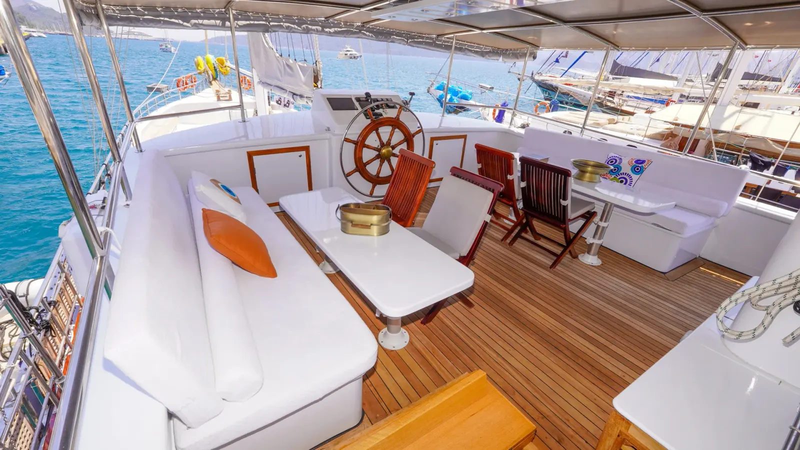 Perla del Mar sailing in Marmaris