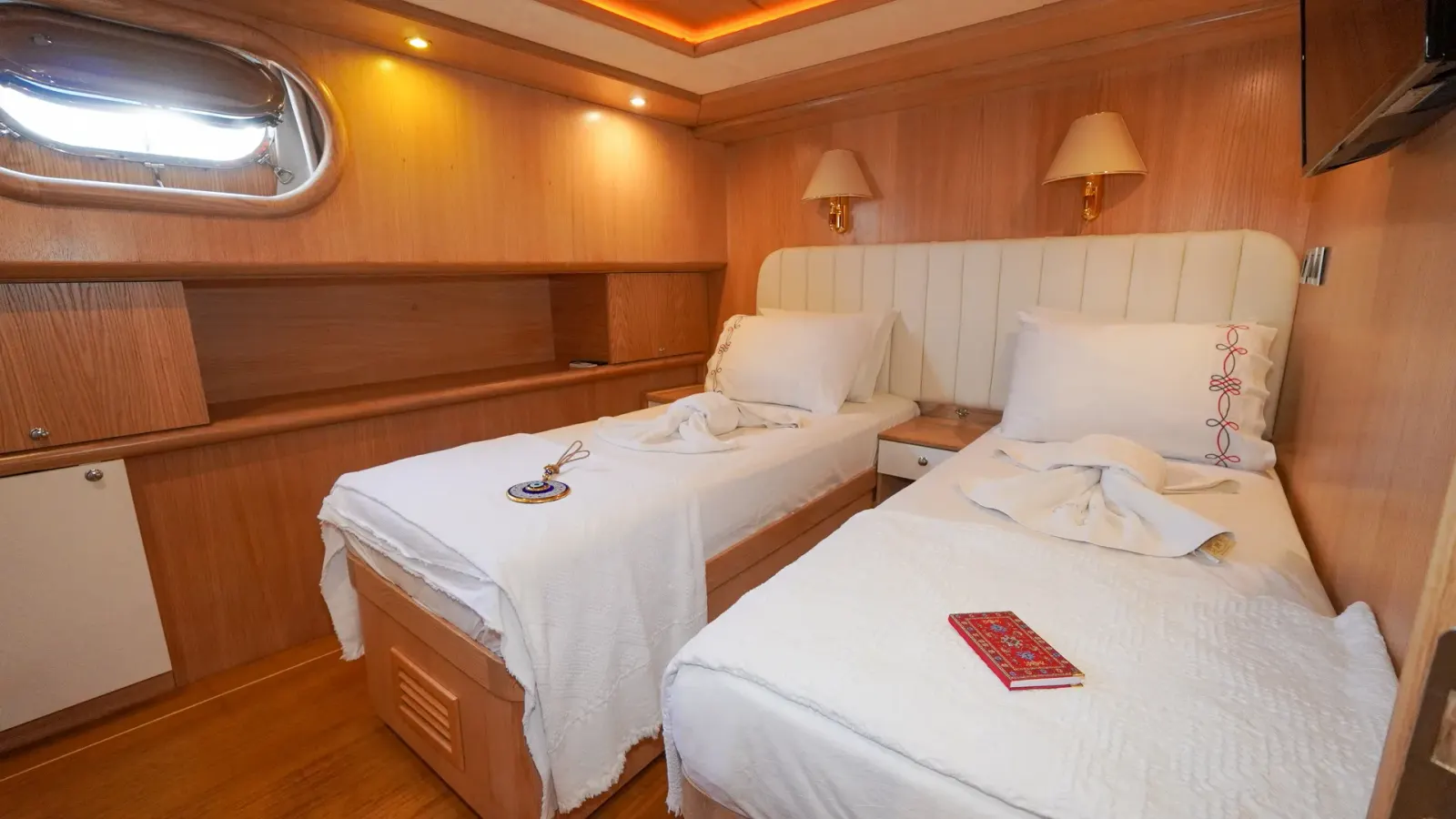 Perla del Mar sailing in Marmaris