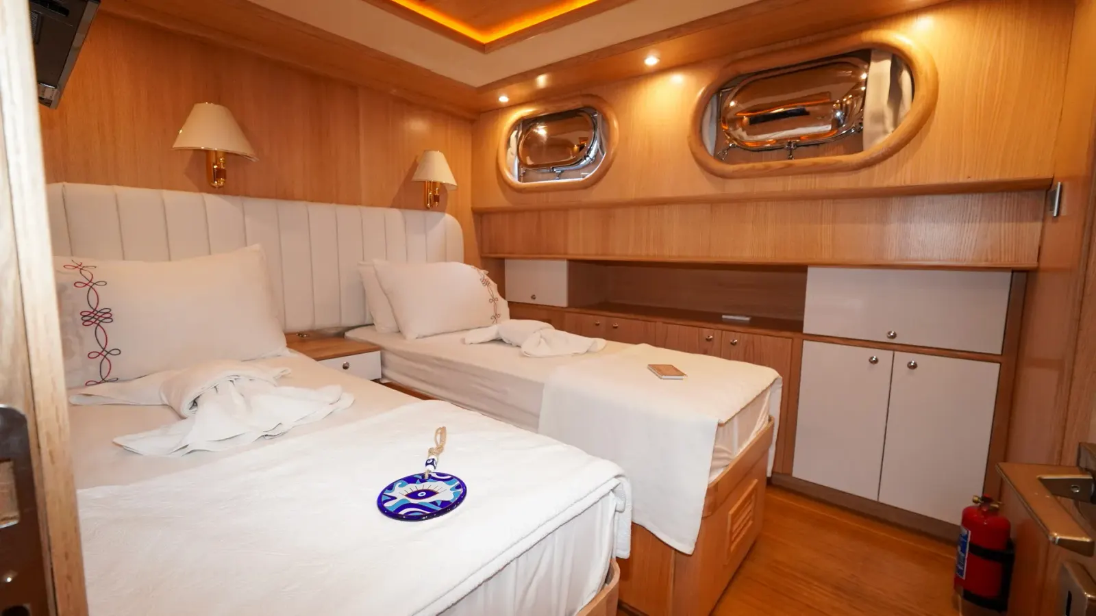 Perla del Mar sailing in Marmaris