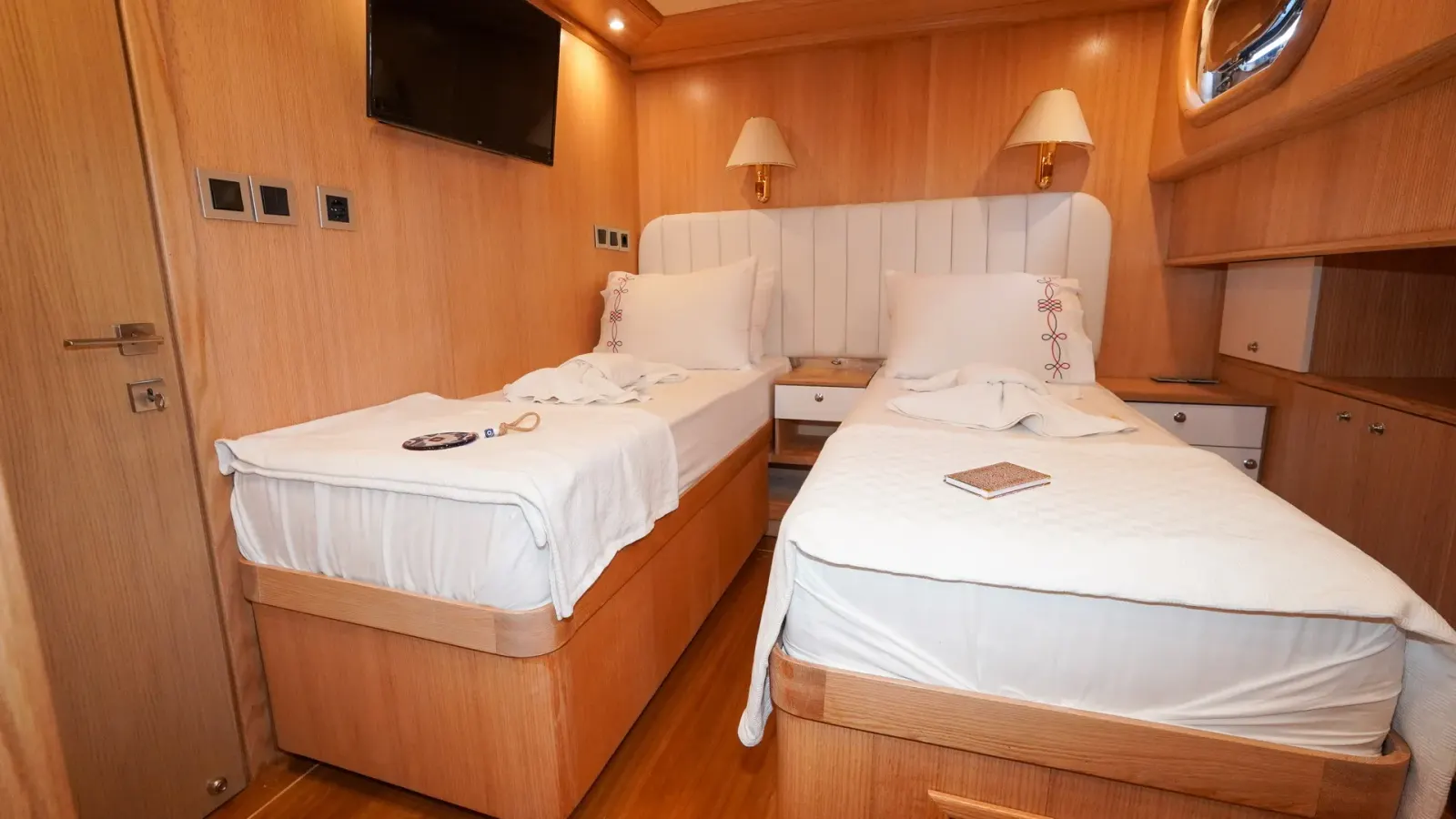 Perla del Mar sailing in Marmaris