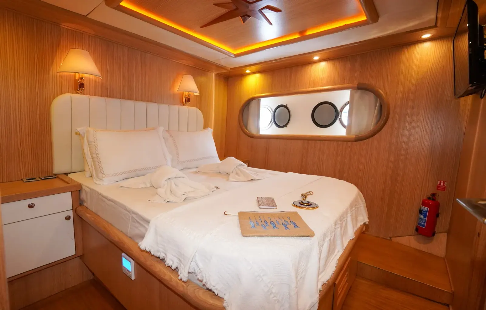 Perla del Mar sailing in Marmaris