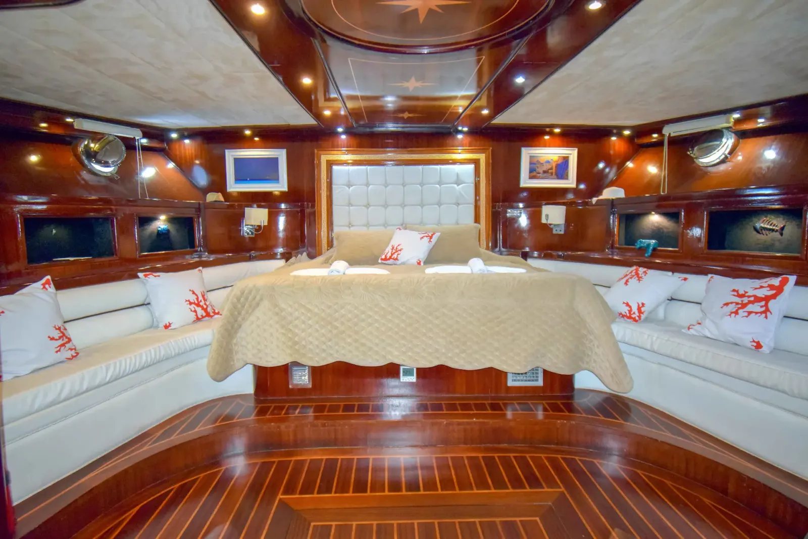 Perla del Mar II sailing in Marmaris