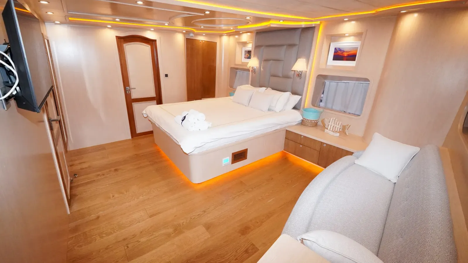 Perla del Mar II sailing in Marmaris