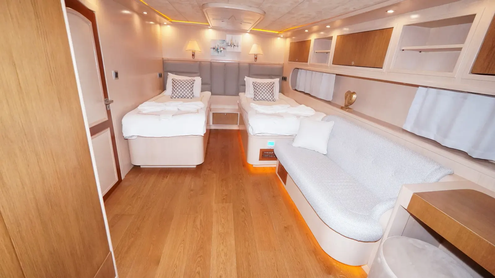Perla del Mar II sailing in Marmaris
