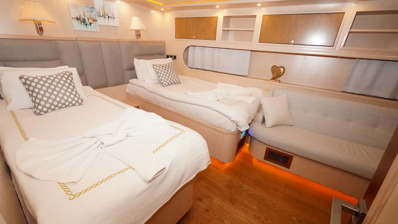 Perla del Mar II sailing in Marmaris