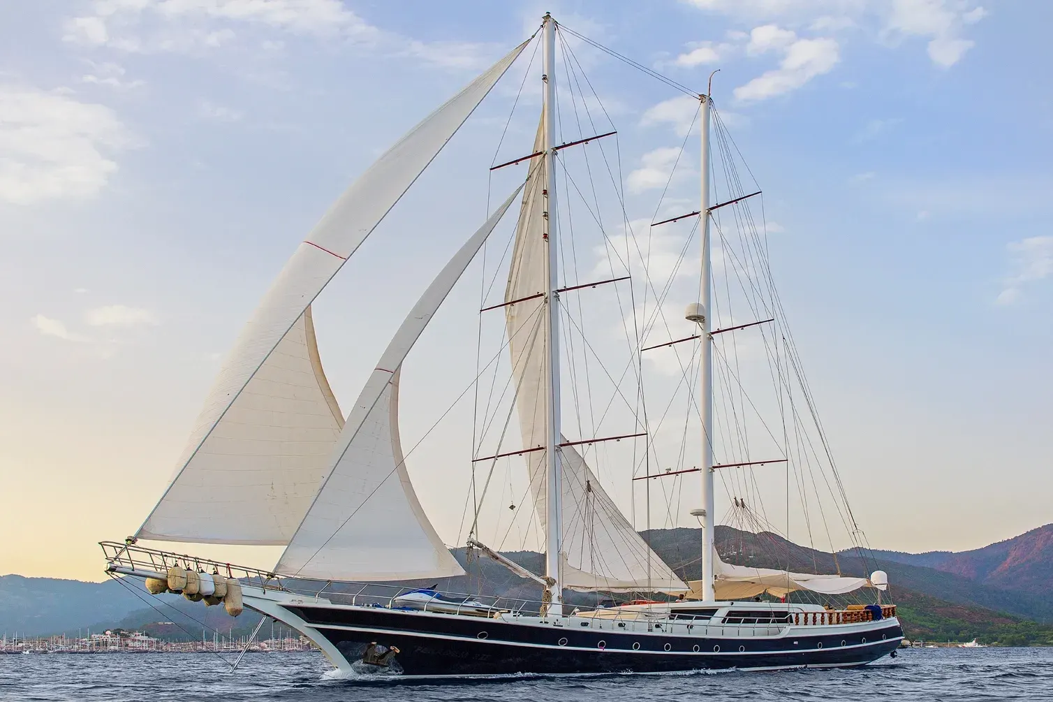 Perla del Mar II sailing in Marmaris