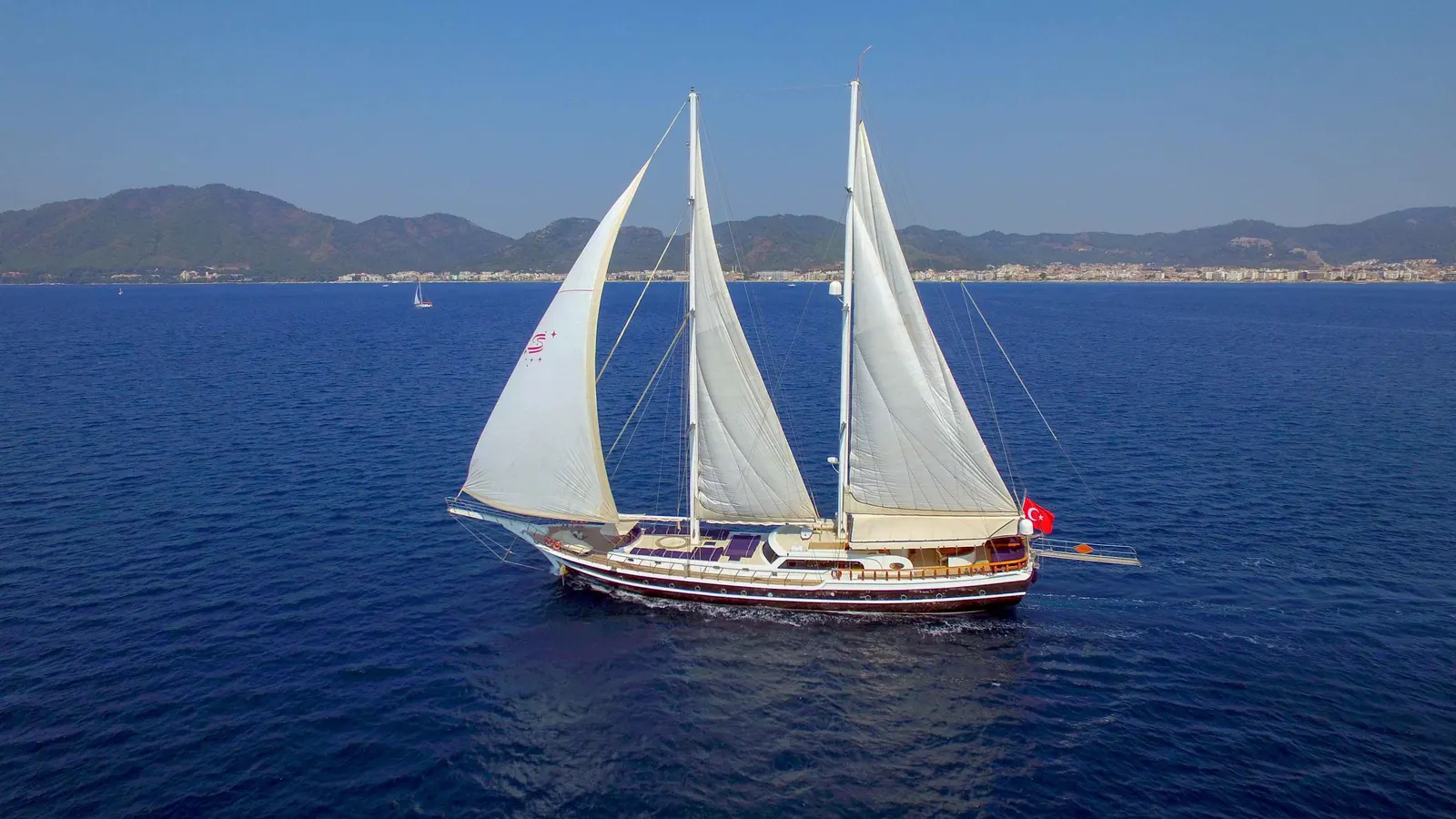 Perla del Mar II Gulet interior cabin view