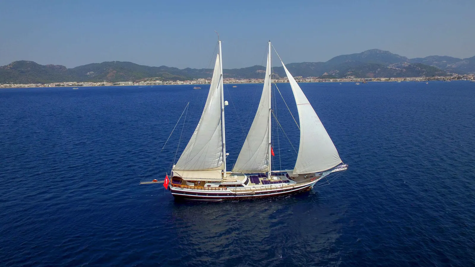 Perla del Mar II sailing in Marmaris