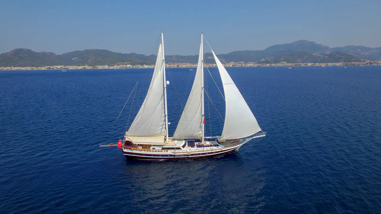 Perla del Mar II sailing in Marmaris