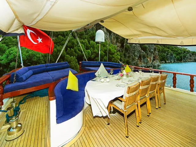 Perla del Mar II sailing in Marmaris