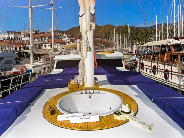 Perla del Mar II sailing in Marmaris