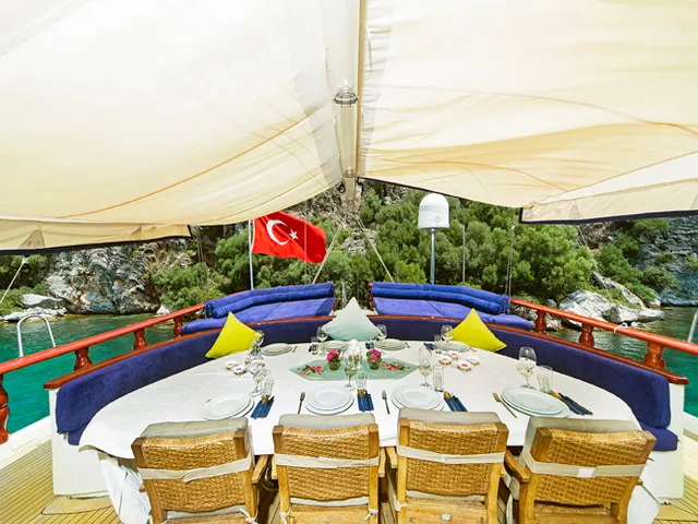 Perla del Mar II sailing in Marmaris