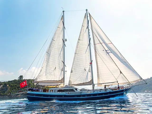 Perla del Mar II sailing in Marmaris