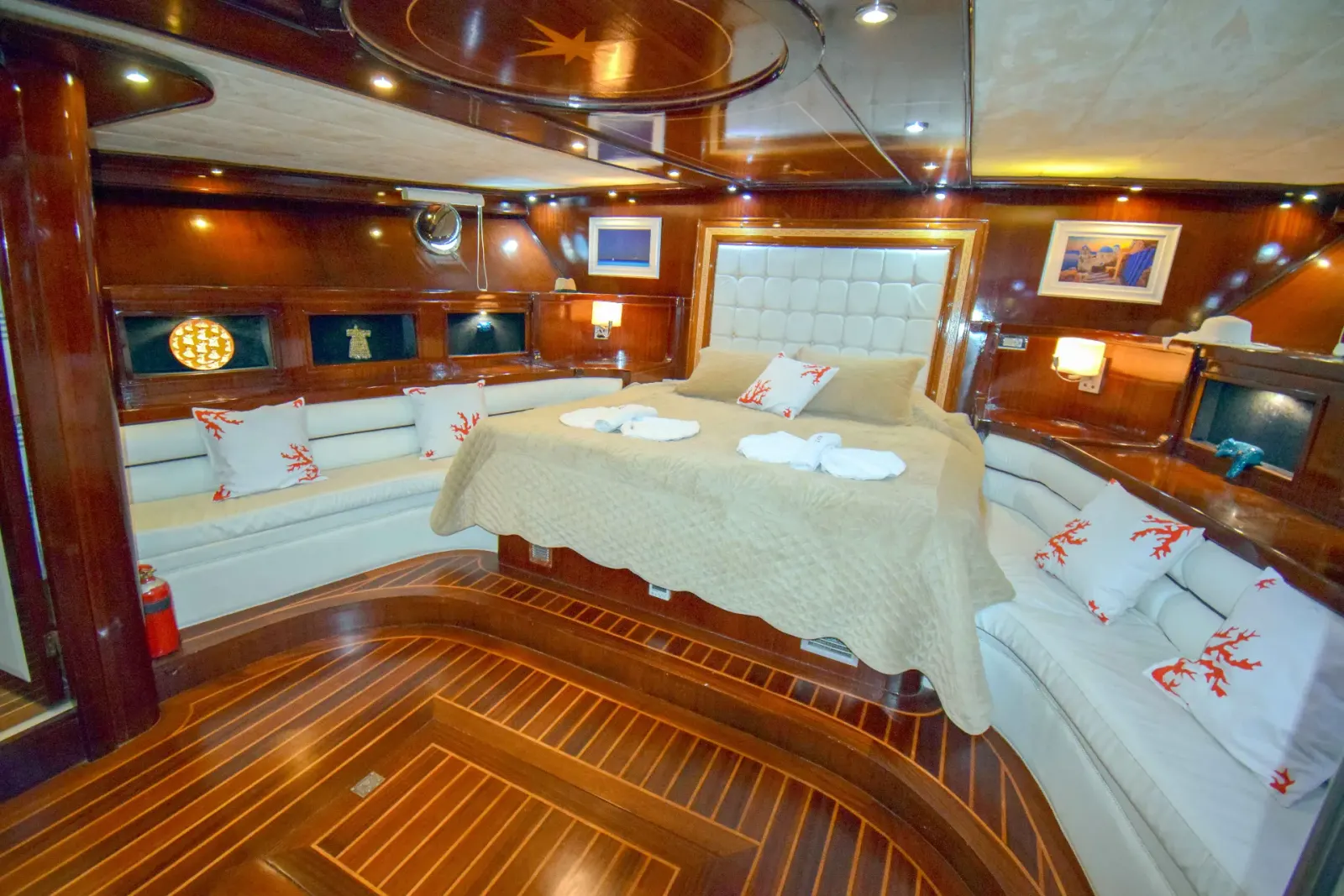 Perla del Mar II sailing in Marmaris