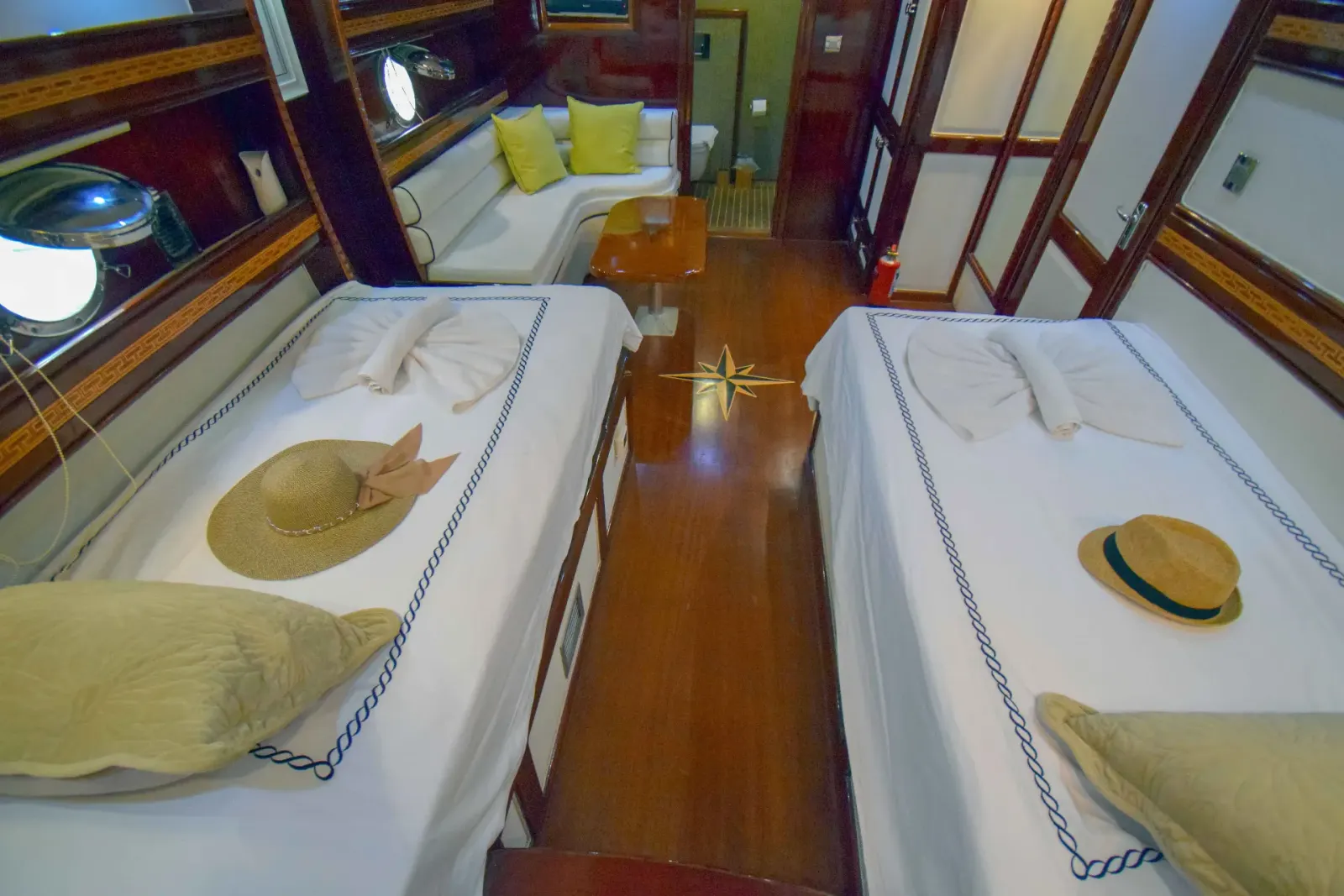 Perla del Mar II sailing in Marmaris