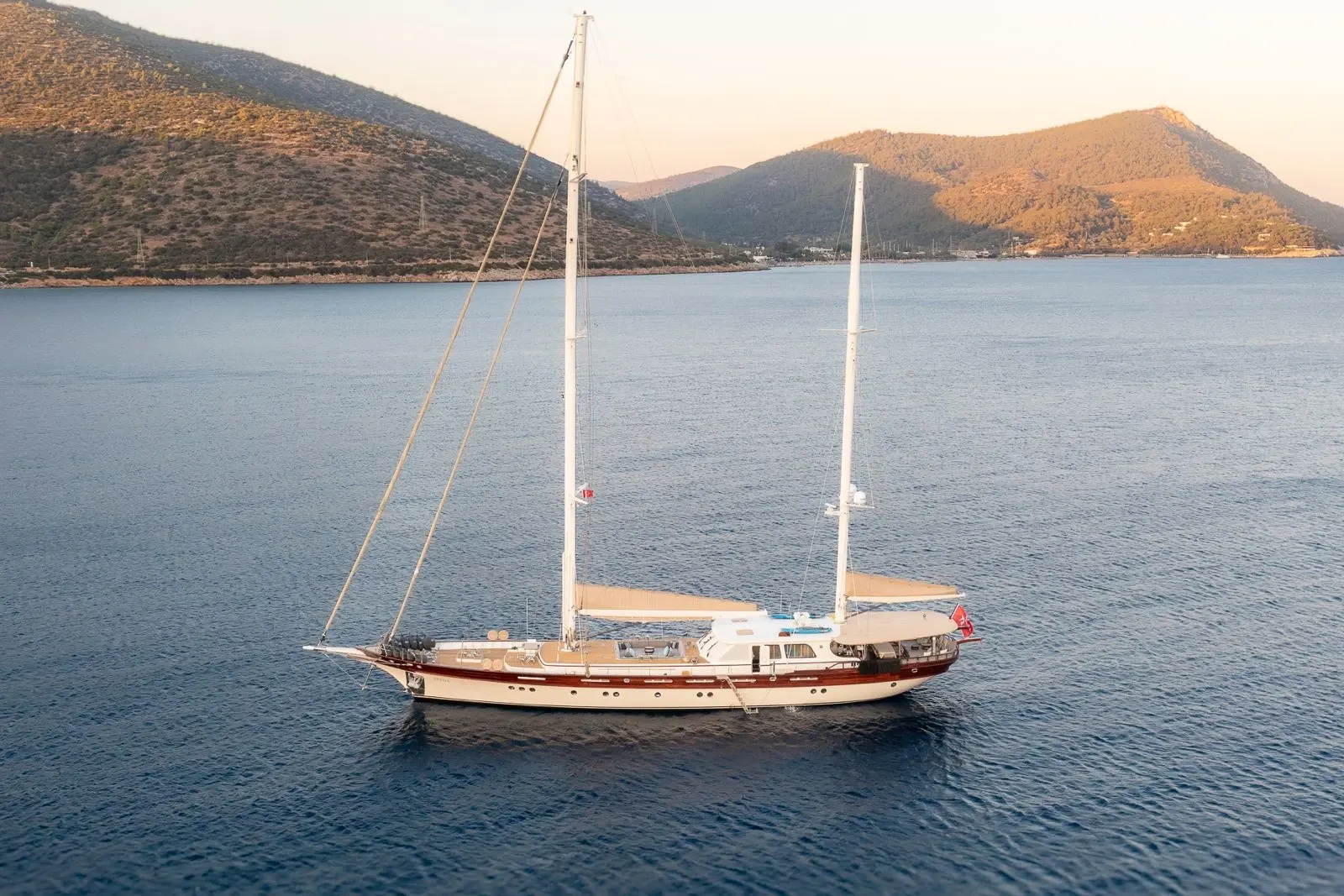 Zelda sailing in Kos