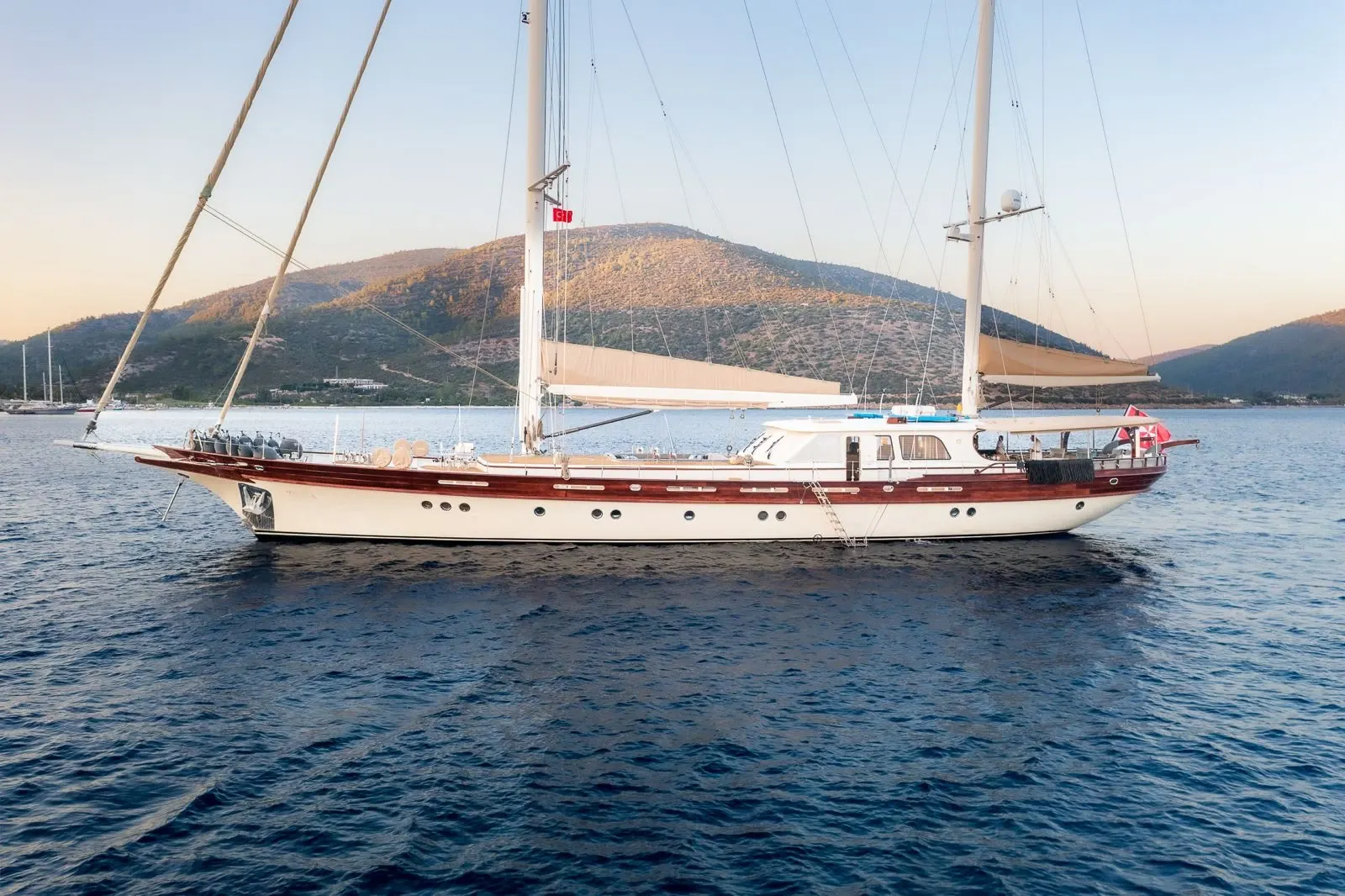 Zelda sailing in Kos