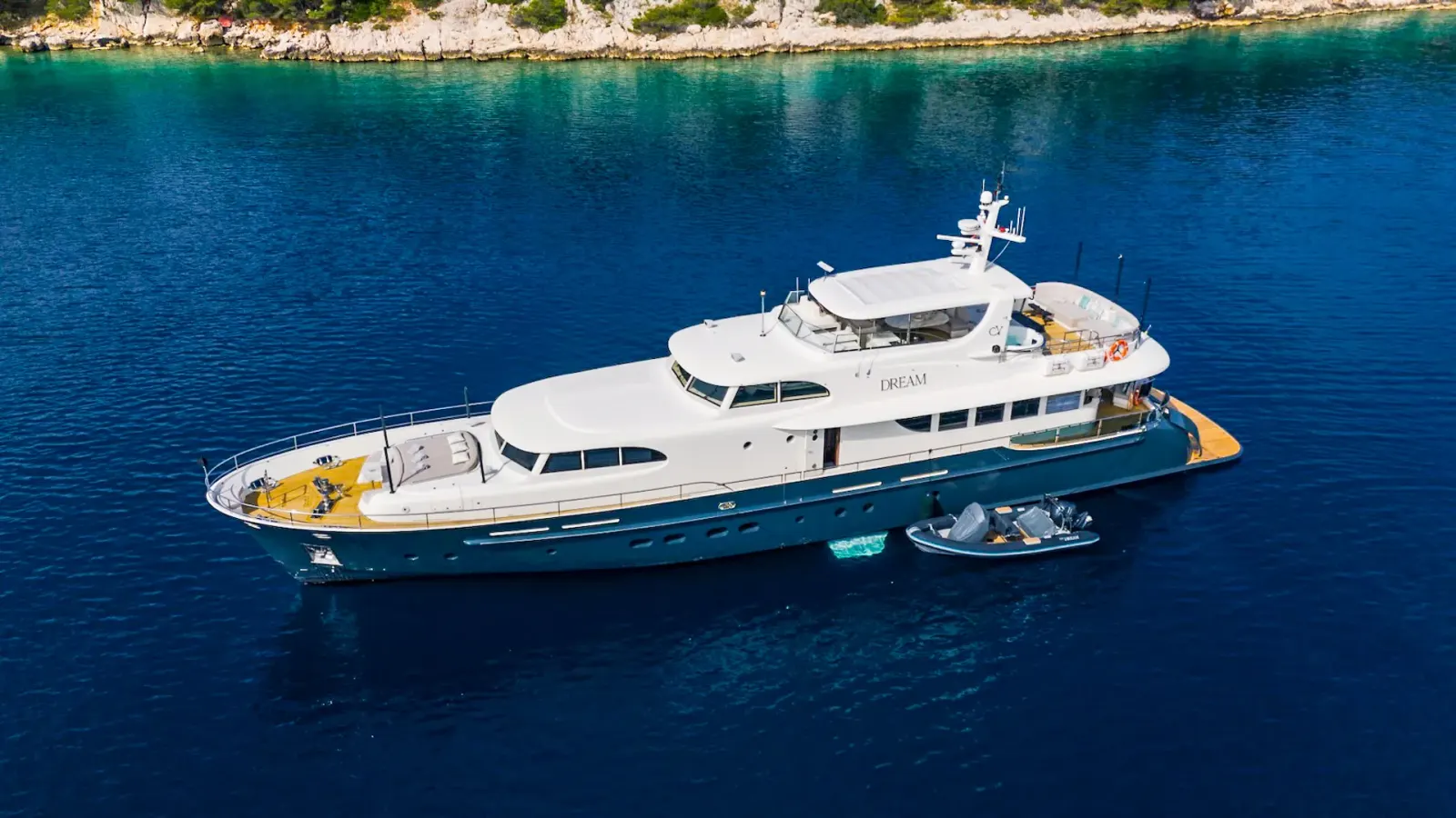 Dream - Cyrus Yachts Motoryacht interior cabin view