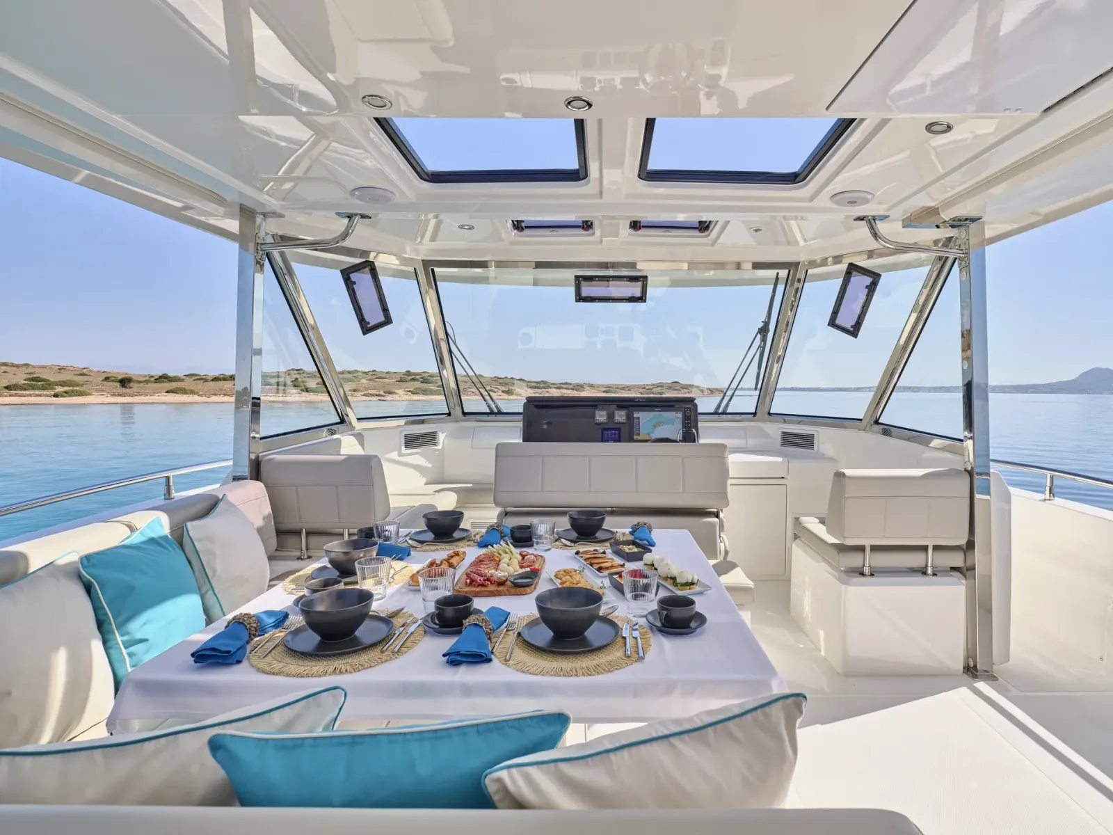 Explorion sailing in Athen