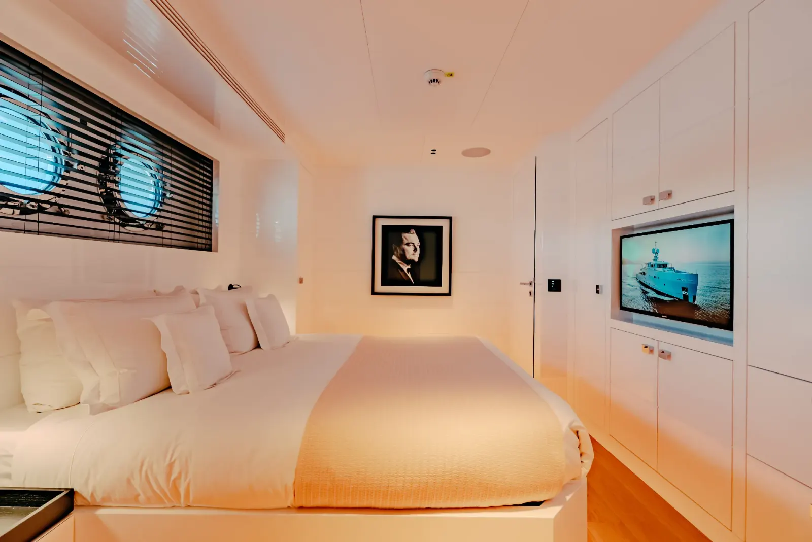 Carmen Motoryat charter